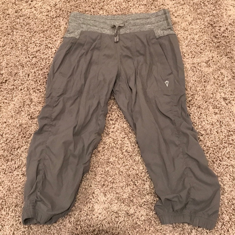 IVIVVA girls capris size 8
